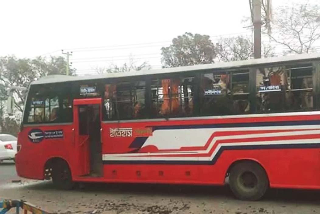 ভাড়া বেশি চাওয়ায় যাত্রীদের মারধরে বাসচালক-সুপারভাইজারের মৃত্যু
