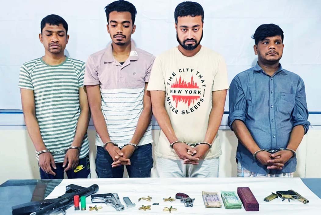 রাজধানীর চকবাজারে চোর ধরতে গিয়ে ৪ অস্ত্রধারীকে আটক