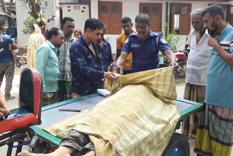 শেরপুরের নকলায় ছোট ভাইয়ের বউয়ের লাঠির আঘাতে ভাসুরের মৃত্যু