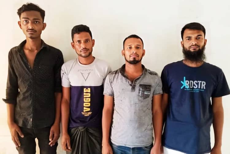 সিলেটে ৭৩৫ বস্তা ভারতীয় চিনিসহ আটক ৪