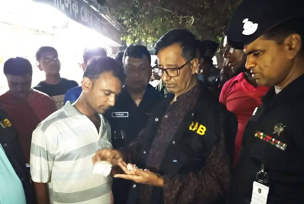 ২৭৩ পিস ইয়াবাসহ শ্যামলী পরিবহনের চালক গ্রেপ্তার