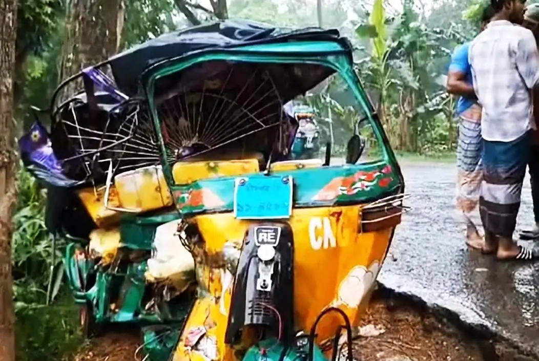 চাঁদপুরের হাজীগঞ্জে বাড়ি ফেরার পথে সড়কে প্রাণ গেল বাবা ...