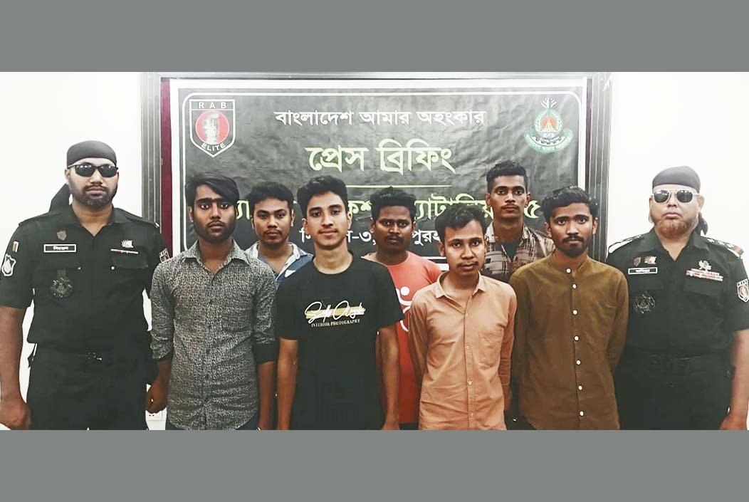 নওগাঁয় শিক্ষার্থীদের মাঝে পর্নোগ্রাফি বিক্রি, আটক ৭ ব্যবসায়ী