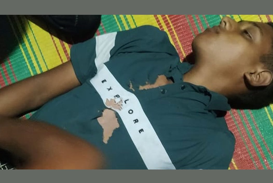 বন্ধুদের সঙ্গে ফুটবল খেলতে গিয়ে বজ্রপাতে কিশোর নিহত