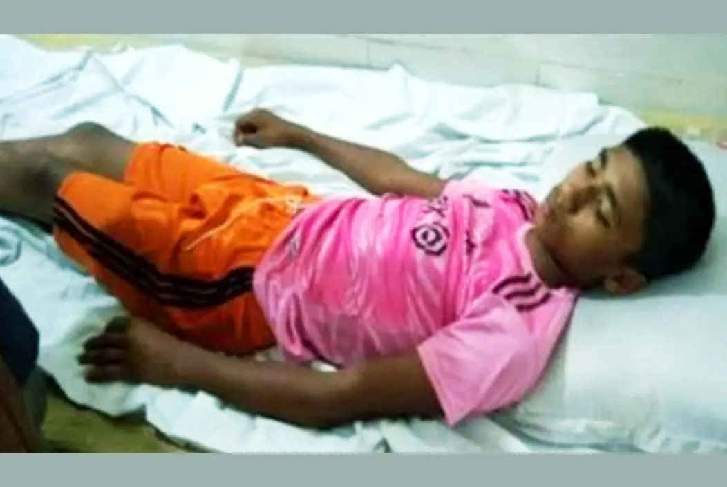 স্কুল ড্রেস না পড়ায় ছাত্রকে পিটিয়ে হাসপাতালে পাঠালো শিক্ষক
