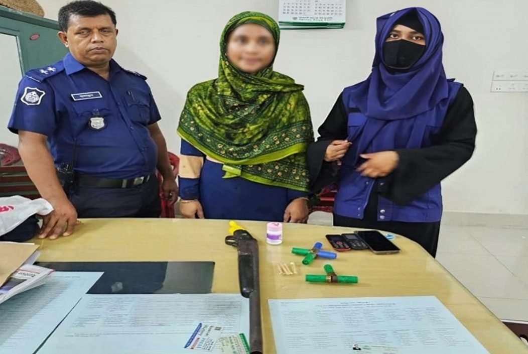 শরীয়তপুরের জাজিরায় অস্ত্র ও মাদকসহ নারী আটক