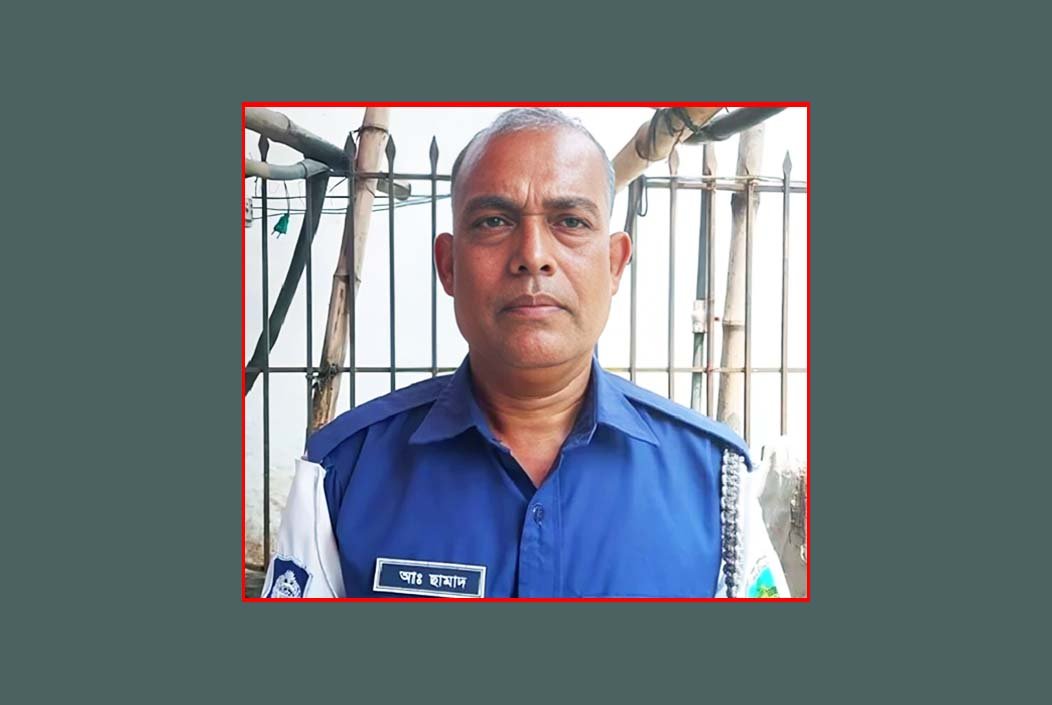 ৫৭ বছর বয়সে এসএসসি পাস করলেন পুলিশ সদস্য সামাদ