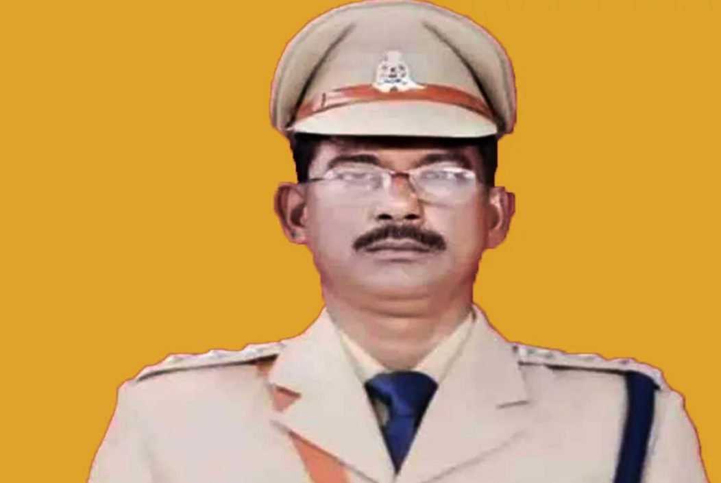 পরকীয়ার কারণে ডেপুটি পুলিশ সুপার হলেন কনস্টেবল