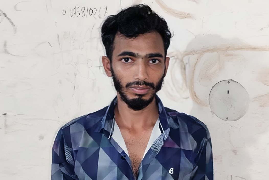 ফেনীতে স্ত্রীকে বঁটি দিয়ে কুপিয়ে হত্যার পর থানায় আত্মসমর্পন স্বামীর