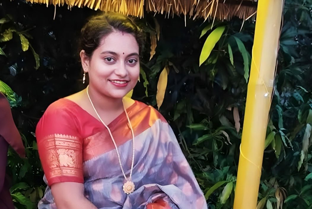 শরীয়তপুর সদরে স্বামীর মোটরসাইকেল থেকে পড়ে স্ত্রীর মৃত্যু