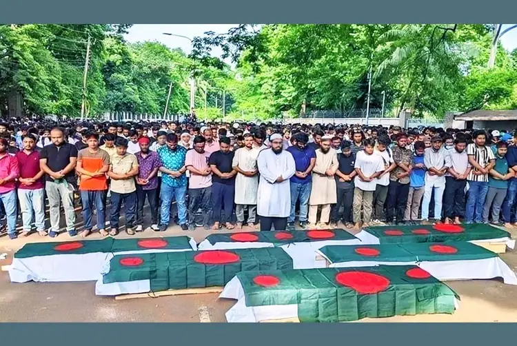 গায়েবানা জানাজায় কফিন ছুঁয়ে আন্দোলন চালিয়ে যাওয়ার শপথ গ্রহণ