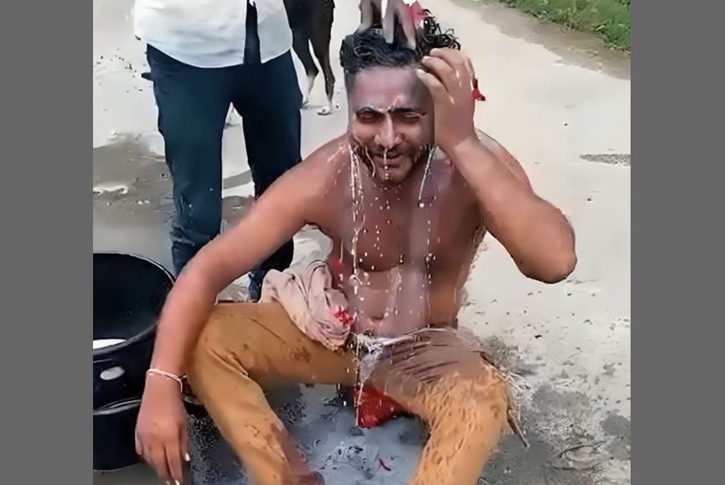 পরকীয়া প্রেমিকের সঙ্গে স্ত্রীকে বিয়ে দেওয়ার পর দুধ দিয়ে স্বামীর গোসল
