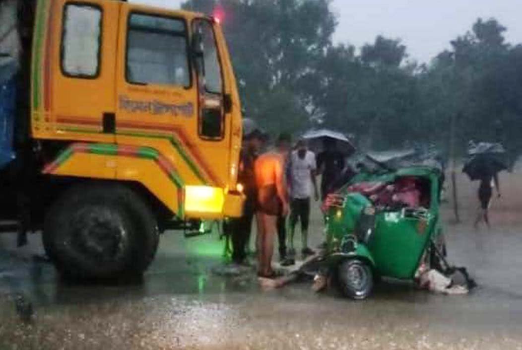 বগুড়ার শেরপুরে ট্রাক চাপায় সেনা সদস্য সহ ৪ যাত্রীর মৃত্যু