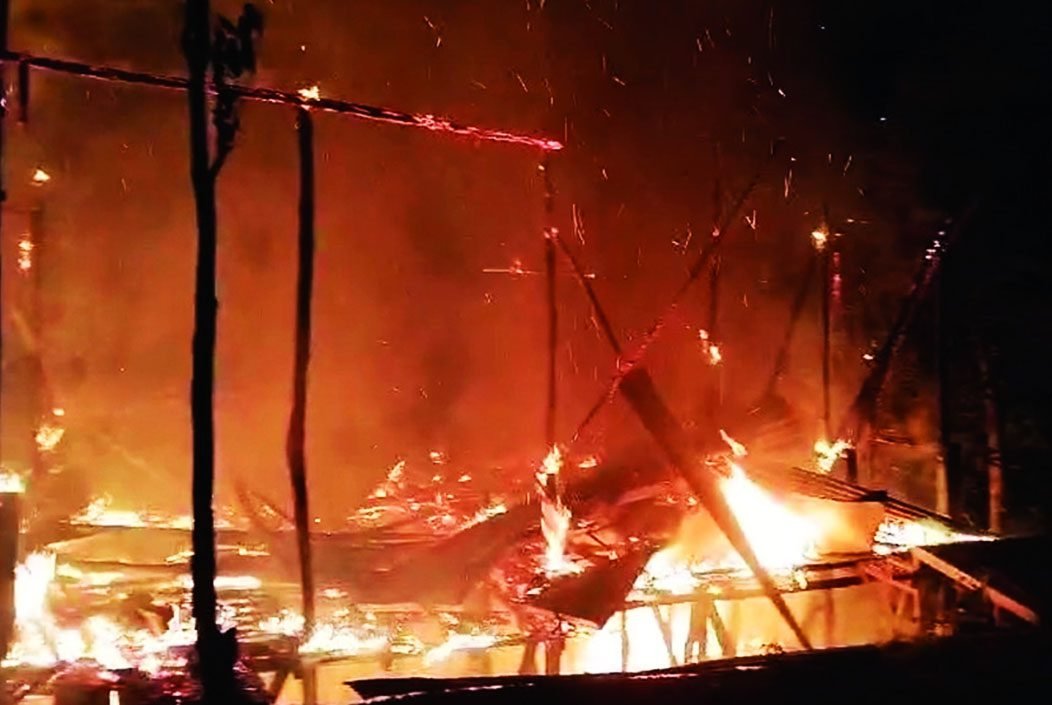 বান্দরবানে আগুনে নির্মাণাধীন রিসোর্টের কটেজ পুড়ে ছাই
