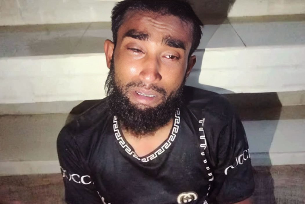 মসজিদের ব্যাটারি চুরি করে পালানোর সময় চোর আটক