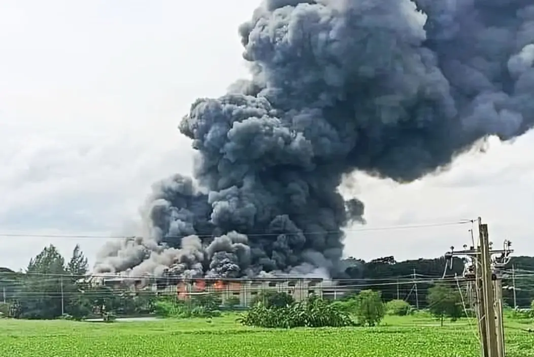 কুমিল্লায় প্রাণ কোম্পানির গোডাউনে আগুন, দেড় ঘণ্টায় নিয়ন...