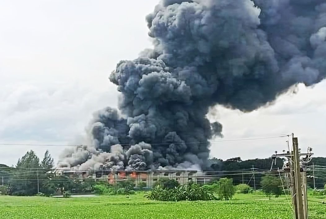 কুমিল্লায় প্রাণ কোম্পানির গোডাউনে আগুন, দেড় ঘণ্টায় নিয়ন্ত্রণে