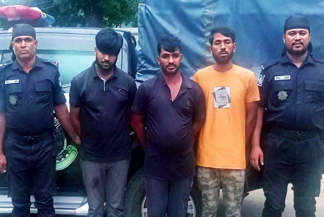 গোবিন্দগঞ্জে ৩০ কেজি গাঁজাসহ ৩ যুবক আটক