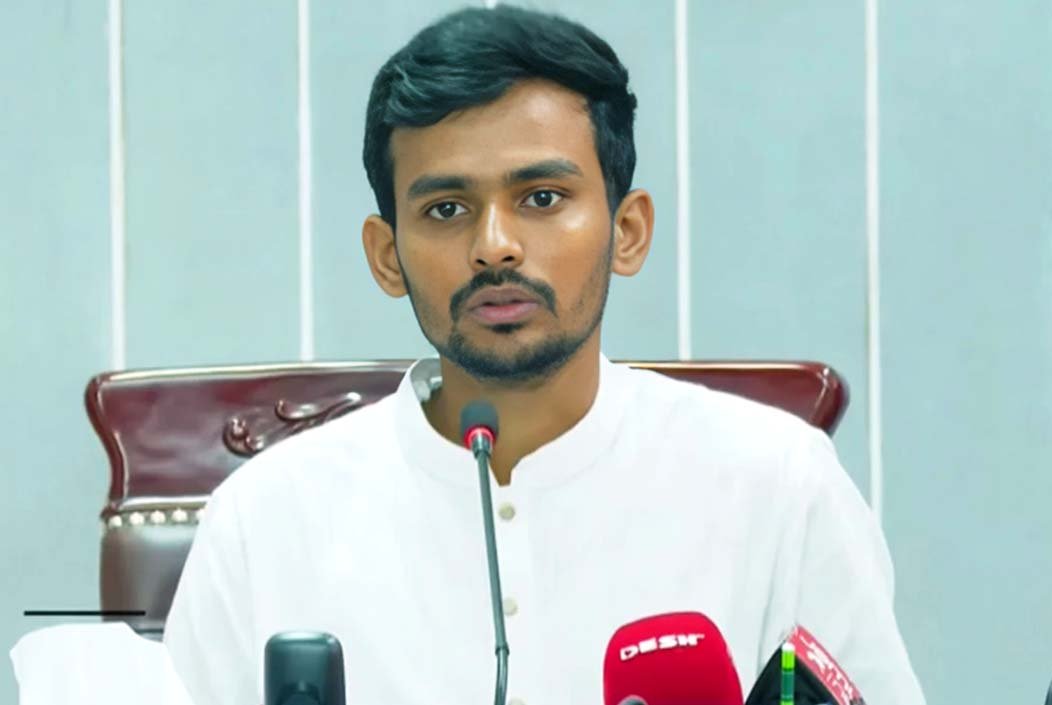 প্রথম মাসের বেতন বন্যায় ক্ষতিগ্রস্তদের দান করলেন ক্রীড়া...