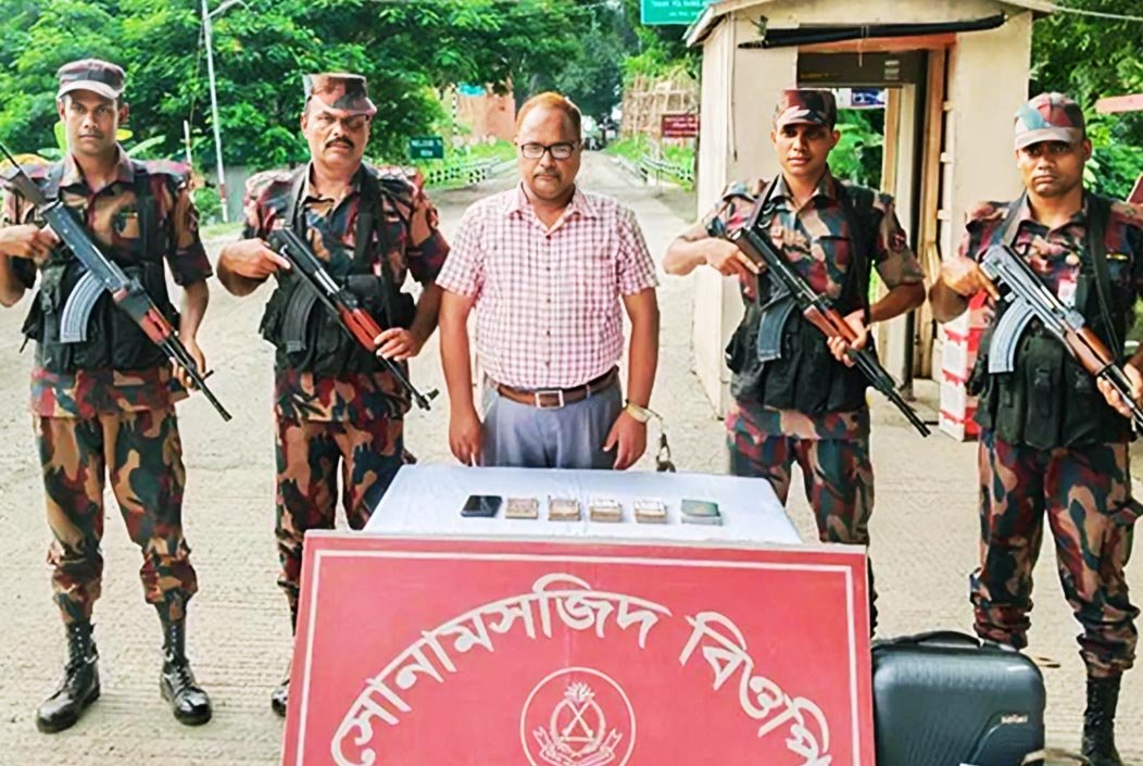 ভারতে পালানোর সময় রাসিকের হিসাবরক্ষক গ্রেফতার