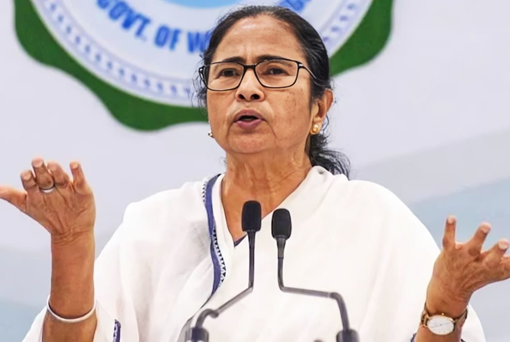 মুখ্যমন্ত্রী মমতার বাড়ি ভাঙচুরের ডাক, প্রেমিক-প্রেমিকা...