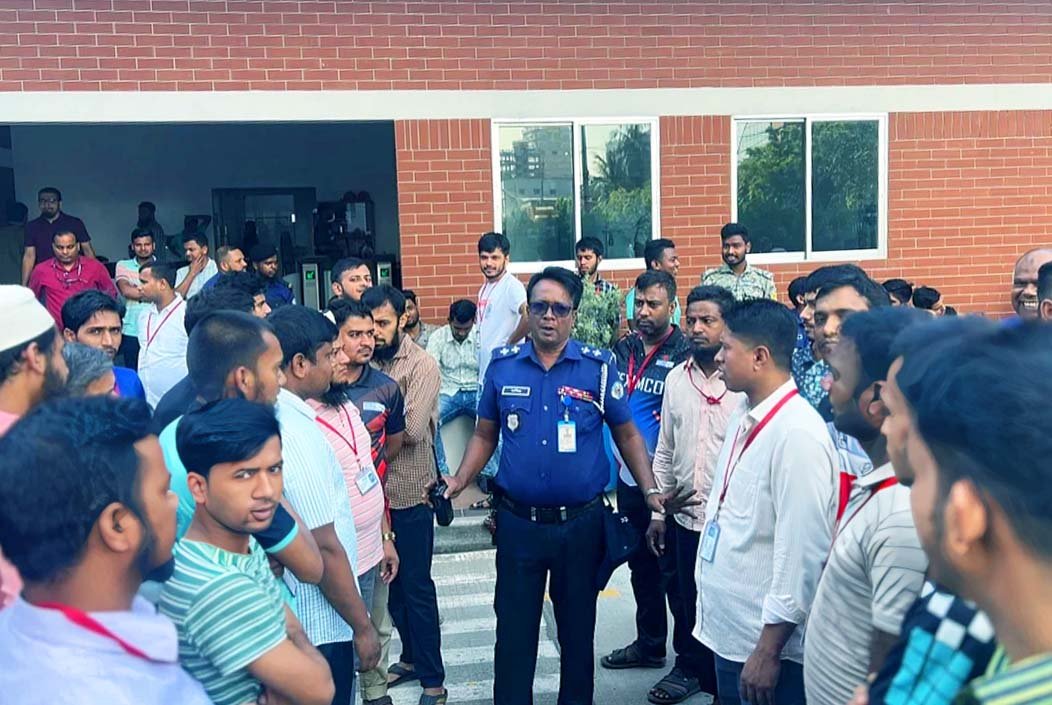 টঙ্গীতে বিভিন্ন দাবিতে ৪ কারখানায় শ্রমিকদের কর্মবিরতি, উৎপাদন বন্ধ