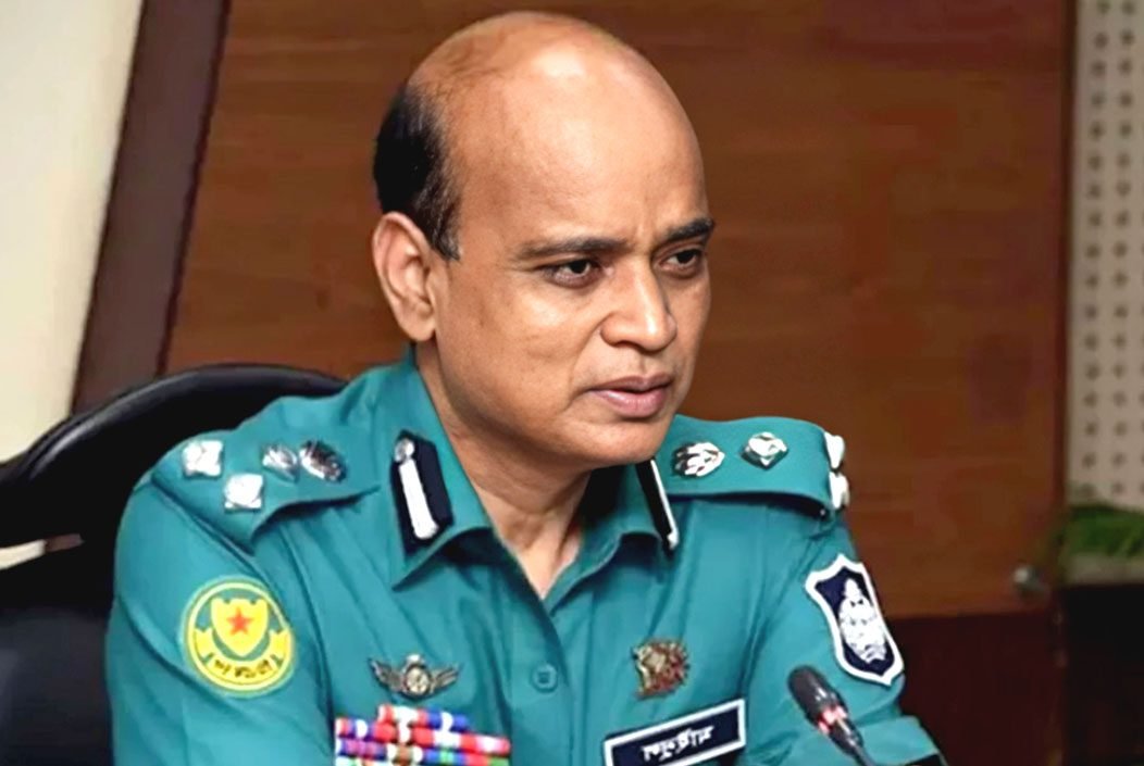 ঢাকায় অস্ত্র লুট, পুলিশ হত্যার ঘটনায় মামলা হবে: ডিএমপি ...