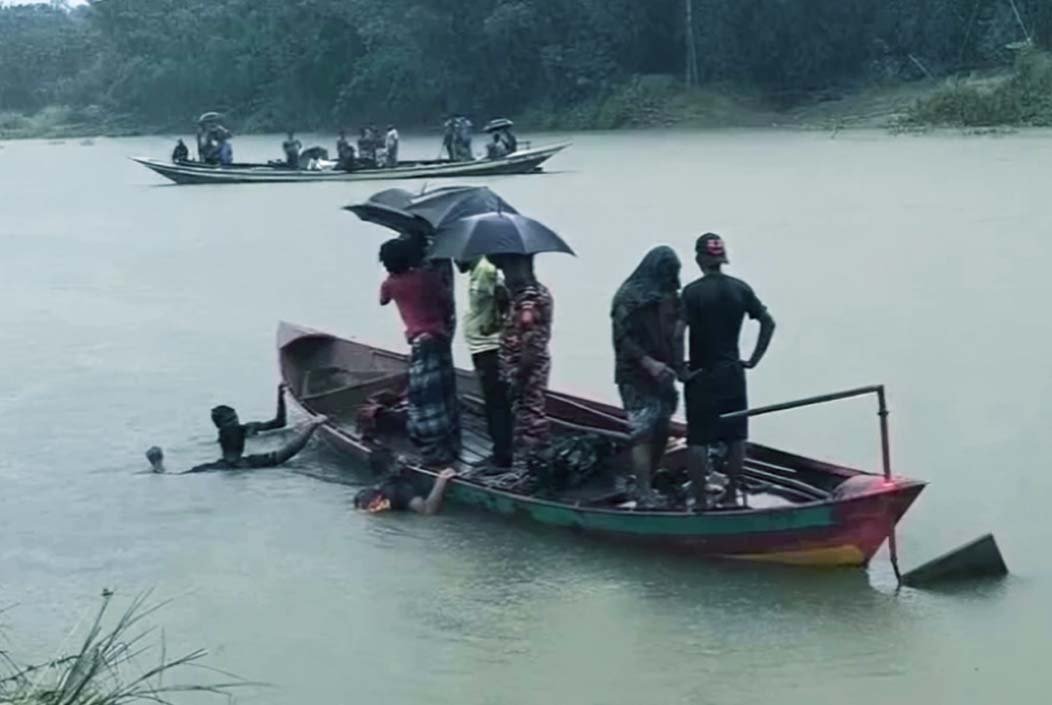 নদীতে সাঁতার শিখতে যায় বাবা-মেয়ে, অতঃপর দুজনেই নিখোঁজ
