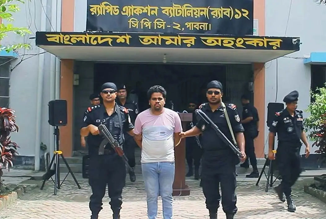 পাবনায় গুলিতে ২ শিক্ষার্থীর মৃত্যুর ঘটনায় আসামি নাছির গ...