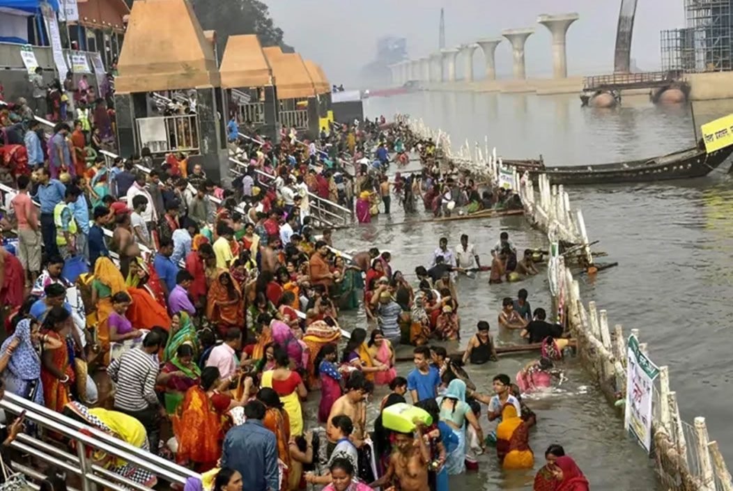 ভারতের বিহারে ধর্মীয় উৎসব করতে গিয়ে পানিতে ডুবে শিশুসহ ৪৬ জনের মৃত্যু