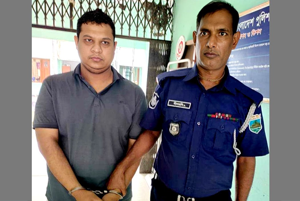 ভারতে পালানোর সময় ছাত্রলীগ নেতা আটক