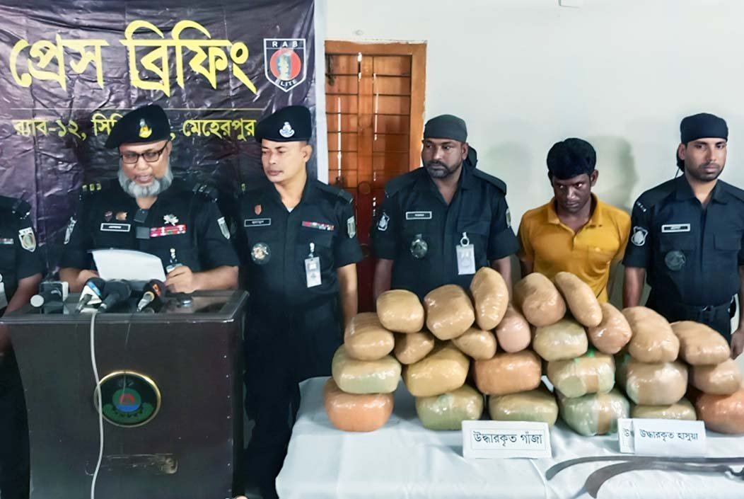 মেহেরপুর সীমান্তে ৩৬ কেজি গাঁজাসহ এক মাদক ব্যবসায়ী আটক