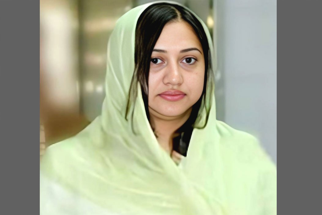 লন্ডন থেকে দেশে এসেছেন কোকোর স্ত্রী শর্মিলা রহমান