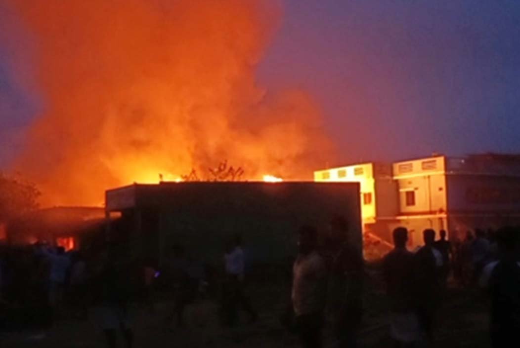 সুনামগঞ্জ সদরে গ্যাস সিলিন্ডার গুদামে ভয়াবহ আগুন