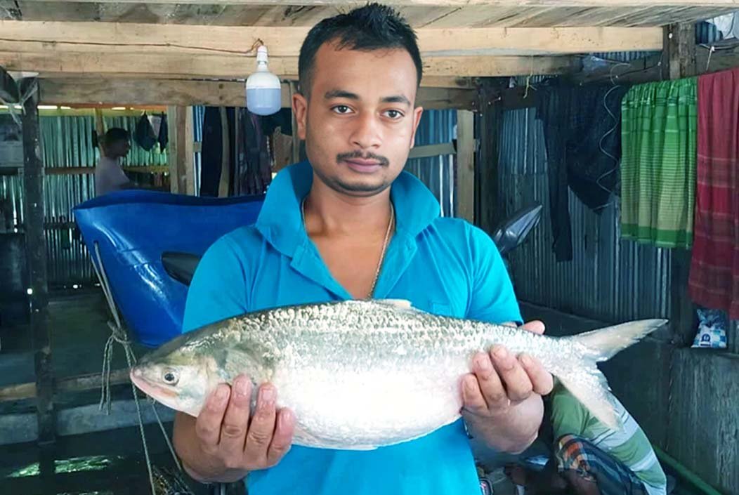 এক ইলিশ ৭ হাজার টাকায় বিক্রি