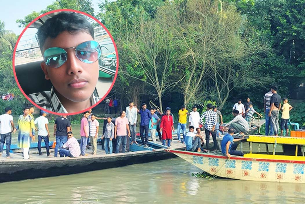 প্রতিমা বিসর্জন দিতে গিয়ে দুই নৌকার সংঘর্ষ, কিশোর নিহত