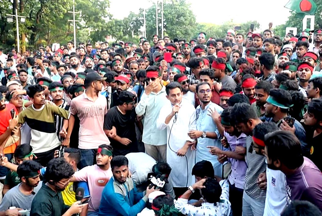 রাষ্ট্রপতি সাহাবুদ্দিনকে পদ ছাড়তে ২৪ ঘণ্টার আল্টিমেটাম