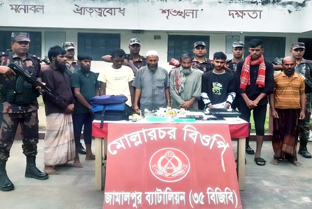 রৌমারী সীমান্তে অনুপ্রবেশের দায়ে ৮ বাংলাদেশি আটক