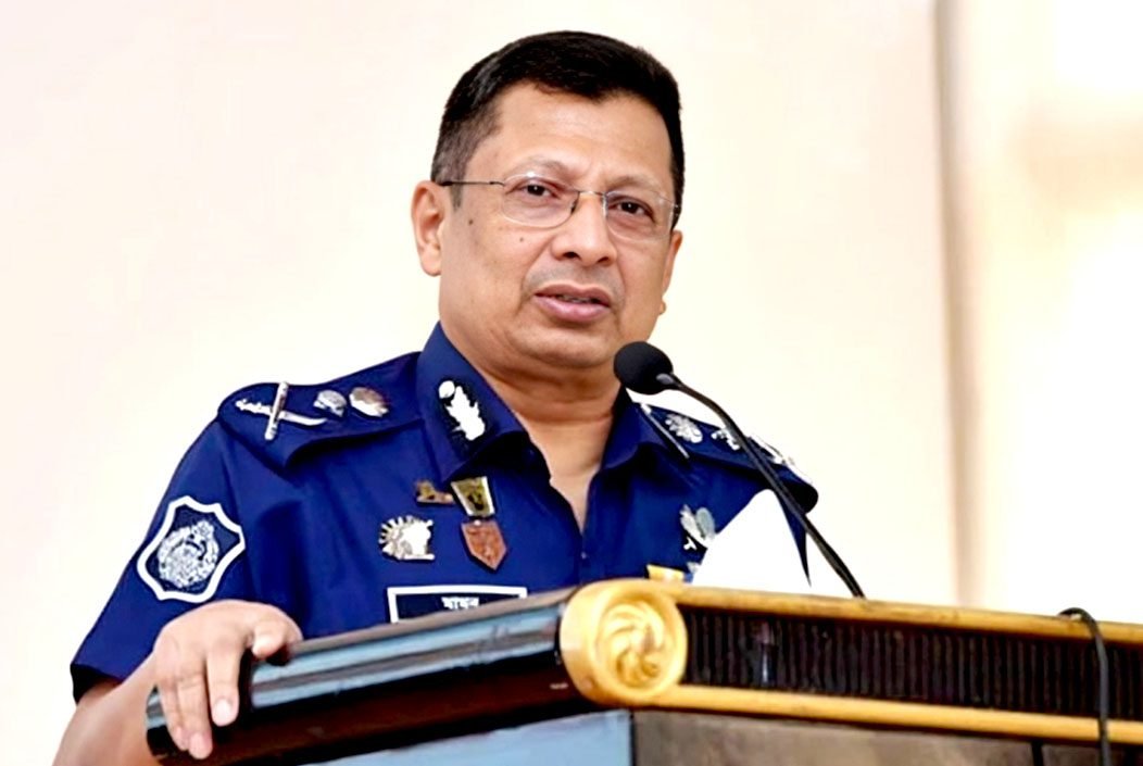 সাবেক আইজিপি আল মামুনসহ পুলিশের ১৭ কর্মকর্তার বিরুদ্ধে গ্রেফতারি পরোয়ানা