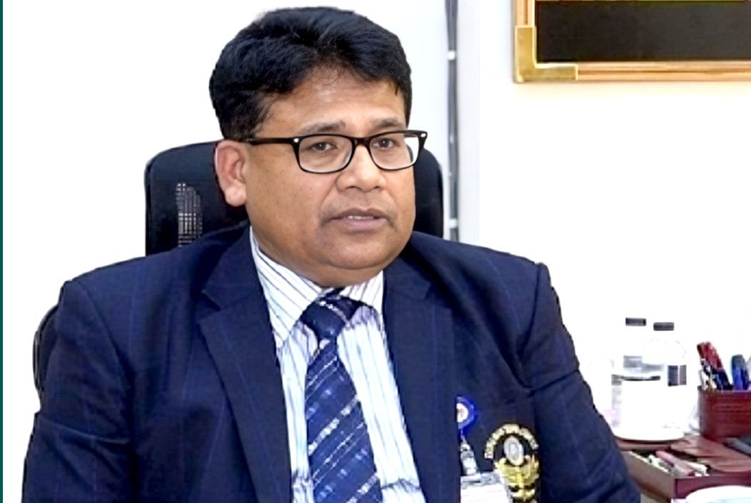 সাবেক নির্বাচন কমিশন সচিব হেলাল উদ্দিন চট্টগ্রাম থেকে গ...