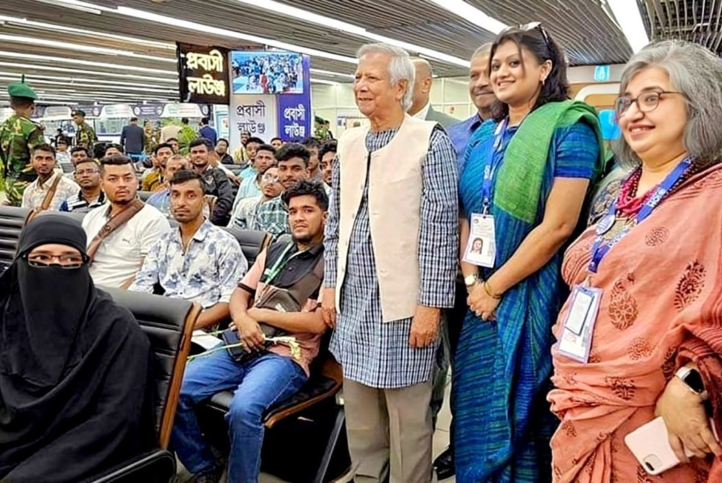 কপ-২৯ জলবায়ু সম্মেলনে যোগ দিতে ঢাকা ছাড়লেন ড. ইউনূস