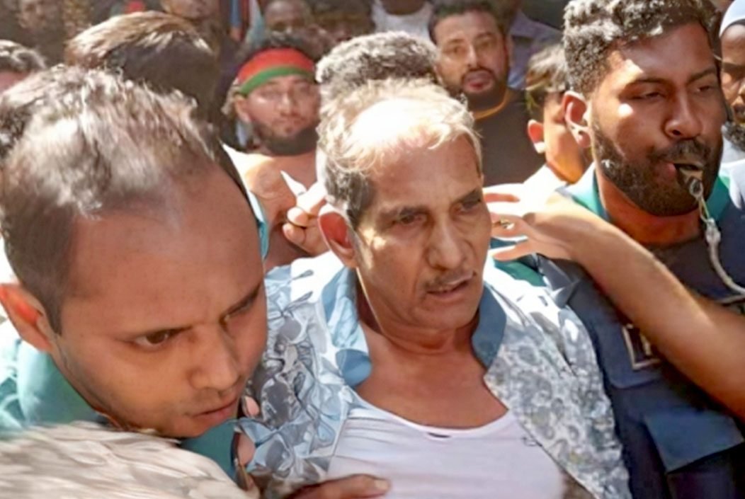 জয় বাংলা স্লোগান দেওয়ায় আওয়ামী লীগ কর্মীকে গণপিটুনি