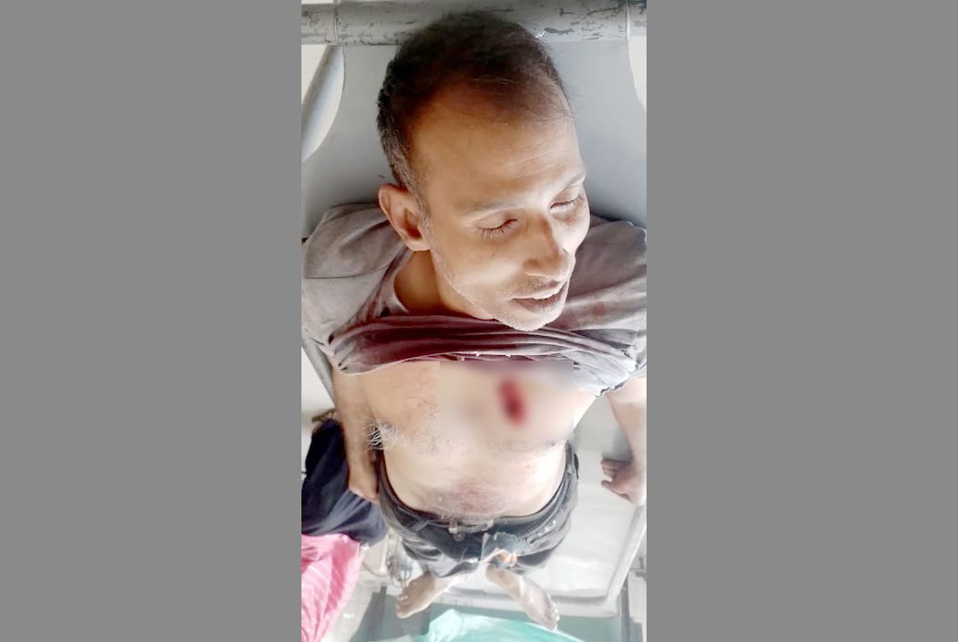 নওগাঁয় প্রকাশ্যে এক ব্যাক্তিকে কুপিয়ে হত্যা