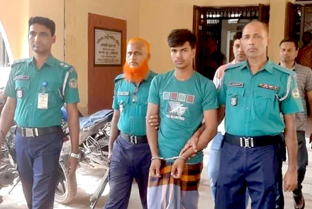 বরিশাল বিশ্ববিদ্যালয় শিক্ষার্থী নিহতের ঘটনায় বাস চালক আটক