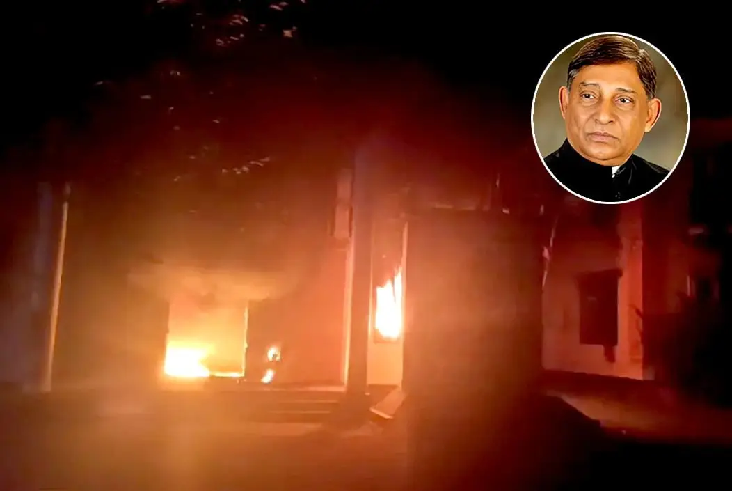 সাবেক মন্ত্রী মোফাজ্জল হোসেন চৌধুরীর বাড়িতে আগুন