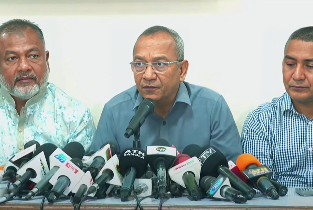আগরতলা অভিমুখে লংমার্চের ঘোষণা যুবদল-ছাত্রদল-স্বেচ্ছাসে...