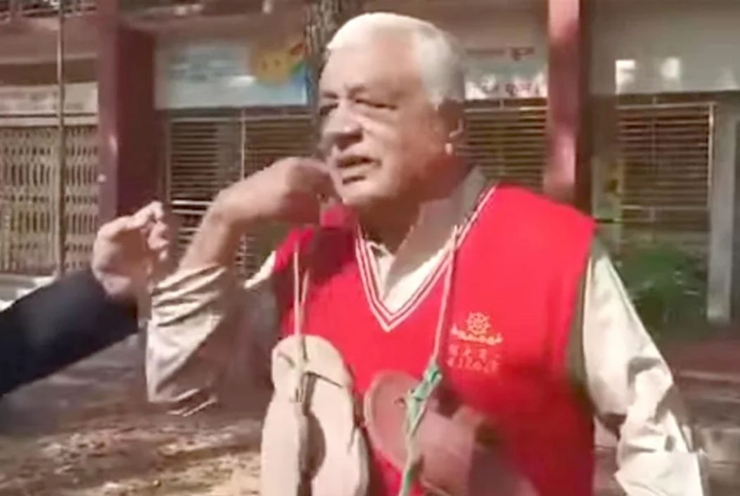 চৌদ্দগ্রামে বীর মুক্তিযোদ্ধার গলায় জুতার মালা