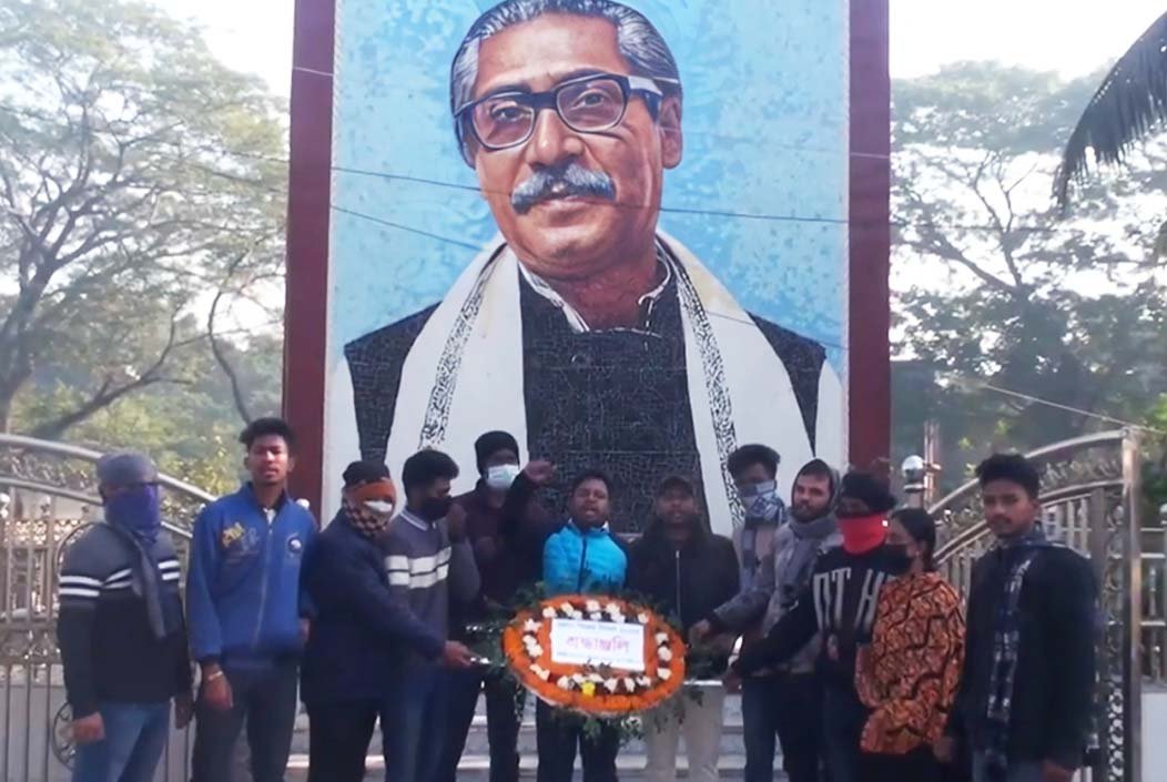 বিজয় দিবস উপলক্ষ্যে টুঙ্গিপাড়ায় ছাত্রলীগের ঝটিকা মিছিল