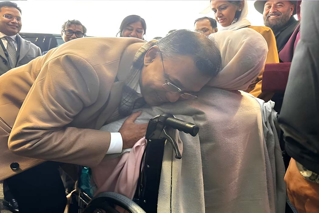 অর্ধযুগ পর মায়ের বুকে তারেক রহমান