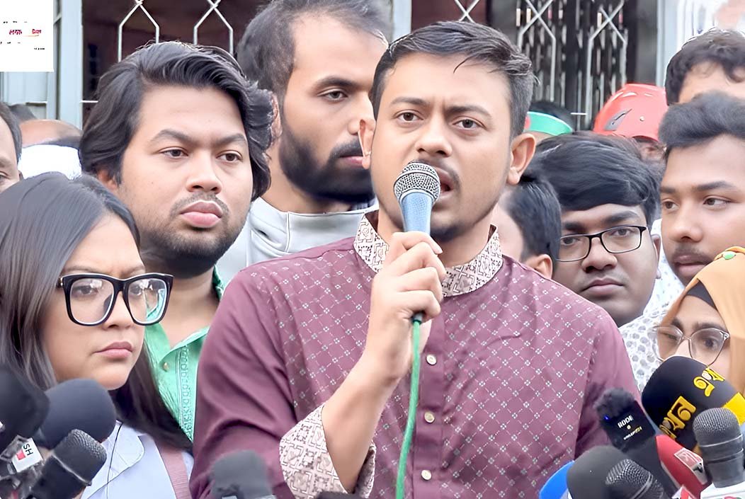 কোনও ছলচাতুরী করে ক্ষমতায় যাওয়ার চেষ্টা সফল হবে না: নাসীরুদ্দীন